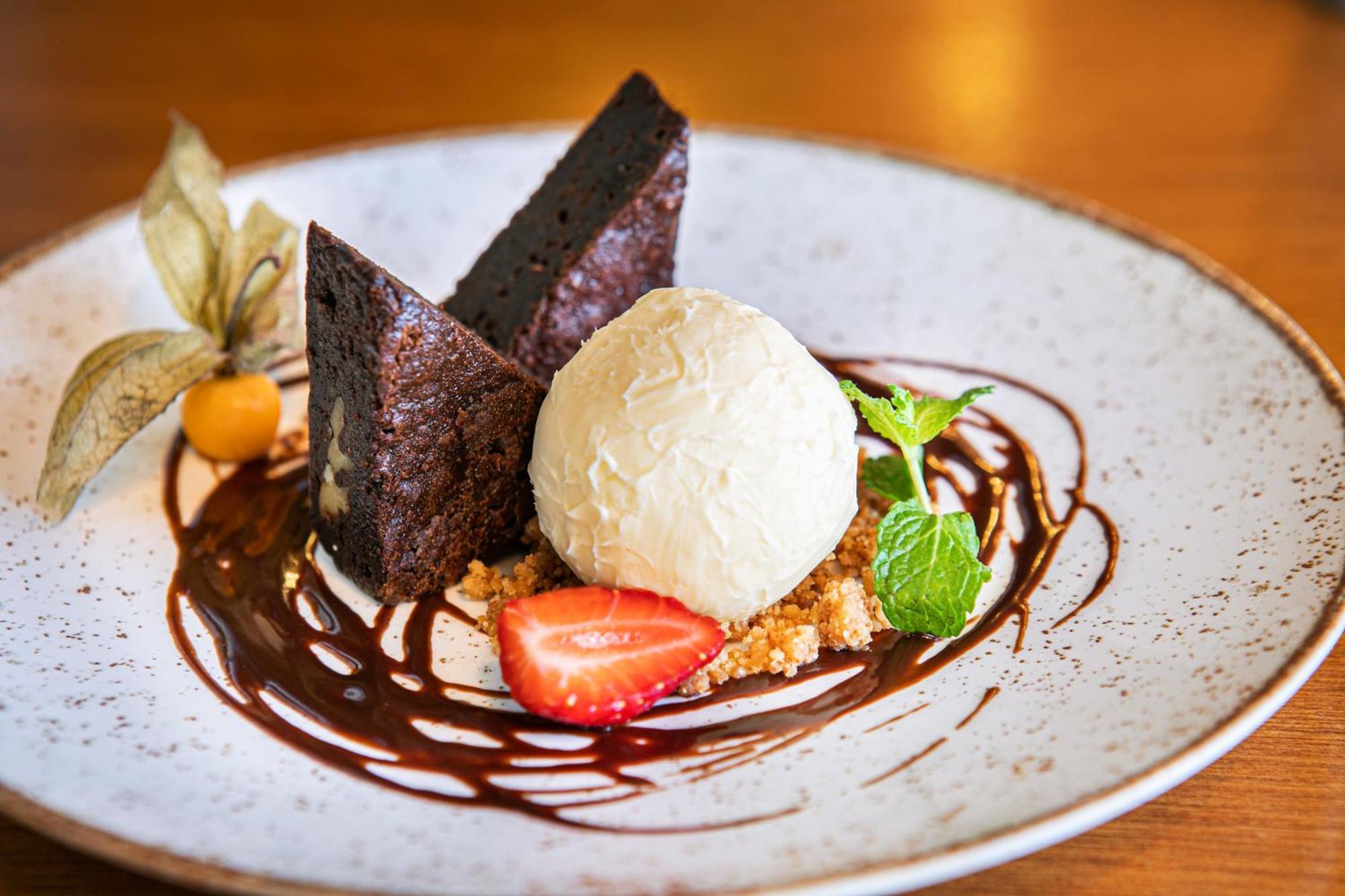 Hotel Meliá Paulista São Paulo Exteriér fotografie A chocolate brownie with ice cream